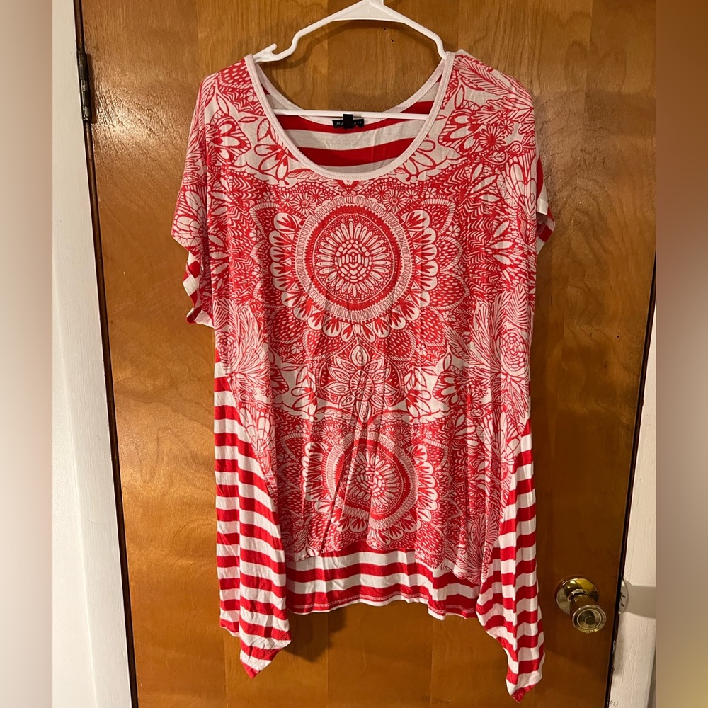 Cute HANNAH women’s top in a size XL